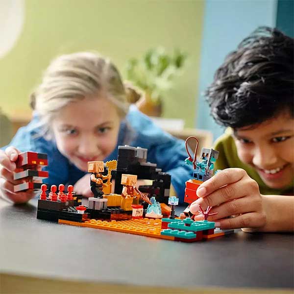 LEGO MINECRAFT THE NETHER BASTION (21185) - Image 3